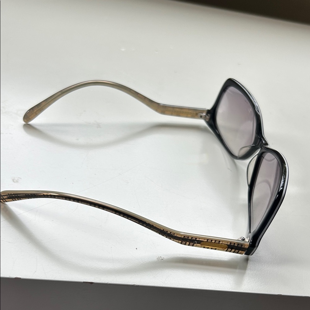 Vintage Burberry Stylish Black Sunglasses